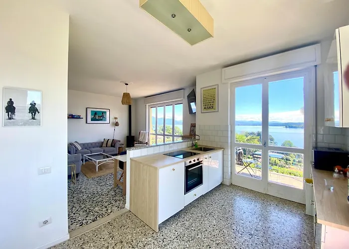 Vila Lakeview With Private Swimming Pool